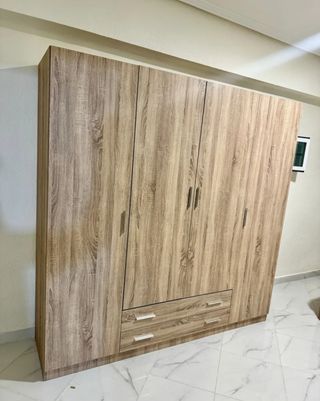 Armarios de madera nuevos