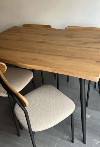 Mesa comedor y 4 sillas