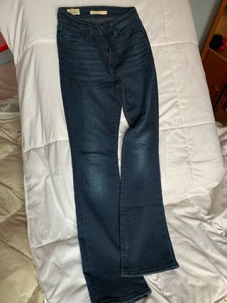 Levi's 725 High Rise Bootcut Mujer