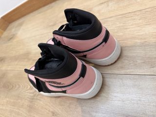 Zapatillas Jordan Negras y Rosas