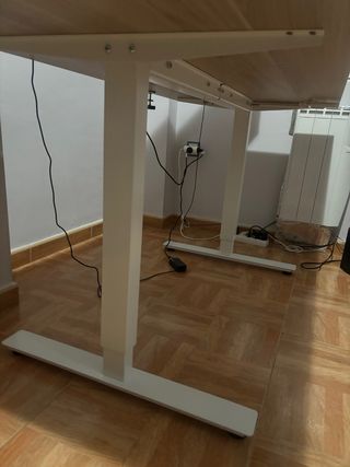 Base regulable para mesa de escritorio