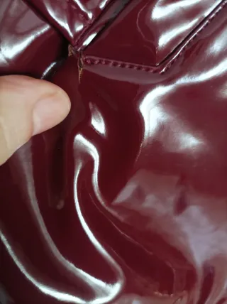 Chubasquero brillante burdeos con forro