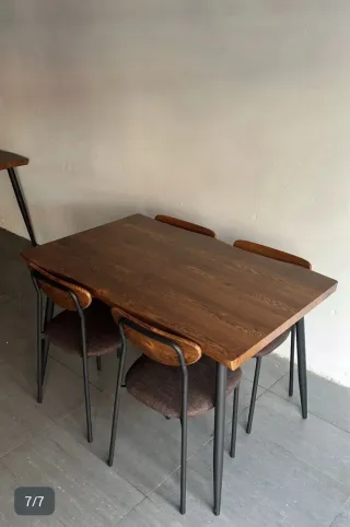 Mesa de comedor y 4 sillas