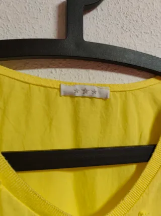 Camiseta de chica talla 40-42.