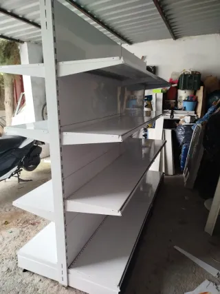 Estantería de tienda metálica blanca