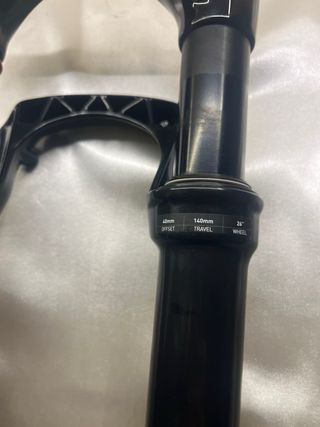 Horquilla RockShox REBA 26” – 140 mm – Crown