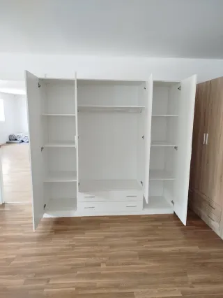 Armarios de madera nuevos