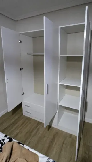 Armarios de madera nuevos