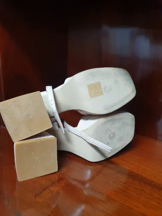 Zapatos de tacón beige plataforma