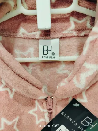 Bata Blanca Hernández estrellas rosa