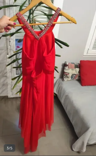 Vestido rojo largo con pedrería
