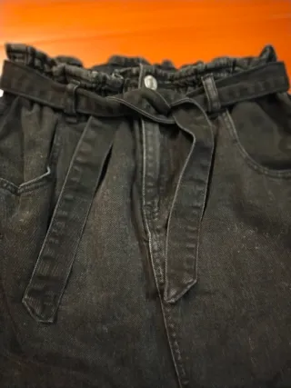 Minigonna di jeans nera con cintura