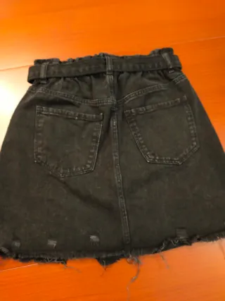 Minigonna di jeans nera con cintura
