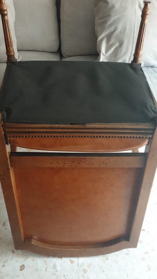Butaca de piel y madera