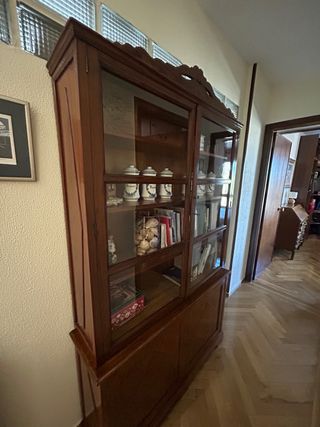 Alacena vintage de madera y cristal