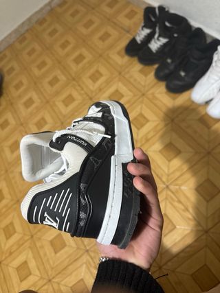 Zapatilla Louis Vuitton Negra y Blanca