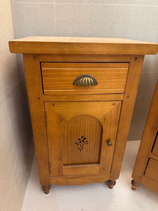 Cabecero y mesillas de madera