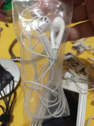 Lote Apple: iPhone, iPod Shuffle, Accesorios