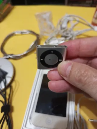 Lote Apple: iPhone, iPod Shuffle, Accesorios