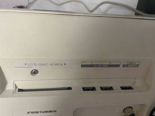 Smart TV LG Blanca 32” + brazo/grúa