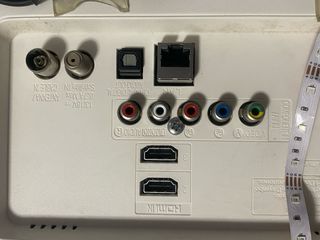 Smart TV LG Blanca 32” + brazo/grúa