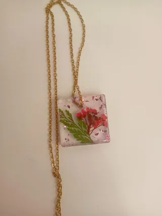 Collar Cuadrado Resina Flores Secas