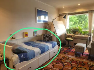 Cama nido blanca IKEA, con 3 cajoneras.