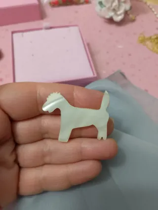 Spilla cane madreperla