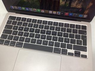 portatil apple apple macbook air m4 10-core 4.4 13 (10gpu) (2025) (a3240)