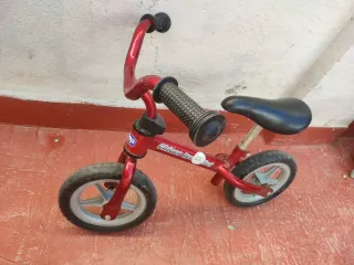 Triciclo infantil azul y amarillo