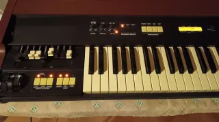 Órgano Hammond XK-1. En el precio se incluye flyca
