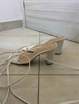 Tacchi schiava bianchi