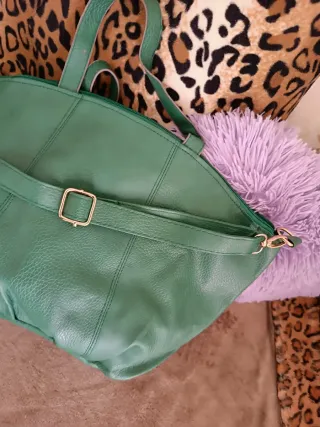 Borsa a spalla verde con tracolla