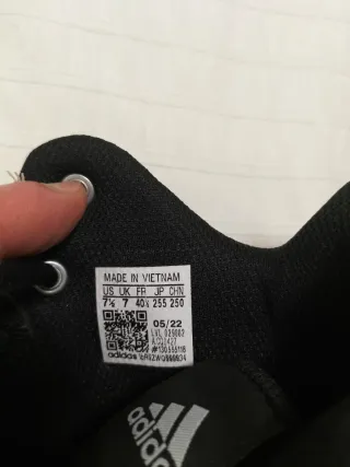 Zapatillas Adidas Negras y Blancas