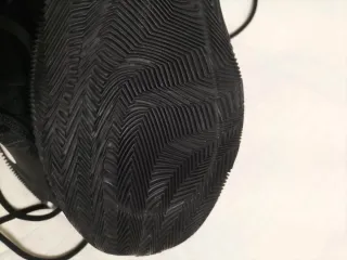 Zapatillas Adidas Negras y Blancas