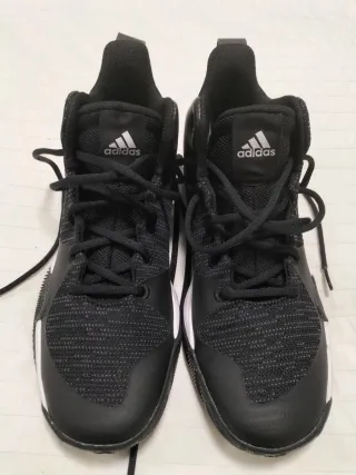 Zapatillas Adidas Negras y Blancas