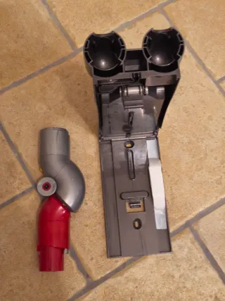 Dyson V12 Slim leggero e funzionante con accessori