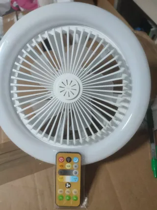 Lampara ventilador enchufe a bombilla con mando