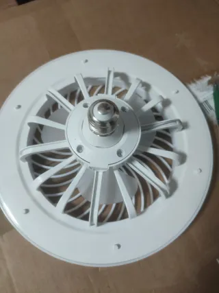 Lampara ventilador enchufe a bombilla con mando