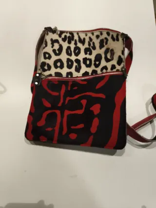 Bolso artesanal estampado de cuero