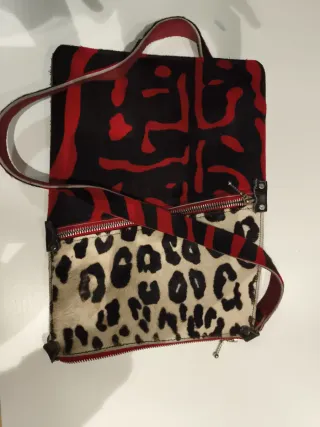 Bolso artesanal estampado de cuero