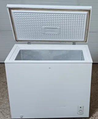 ARCÓN CONGELADOR.  200 LITROS CAPACIDAD