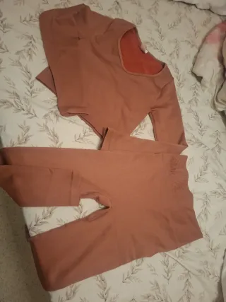 Conjunto deportivo rosa