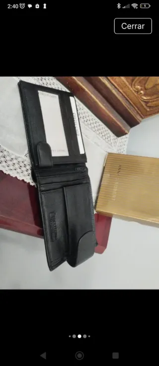 Cartera de piel negra