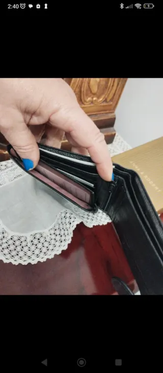 Cartera de piel negra