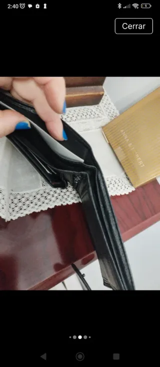 Cartera de piel negra