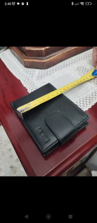 Cartera de piel negra