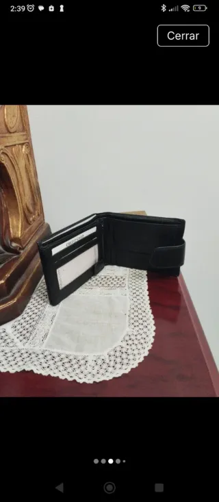 Cartera de piel negra