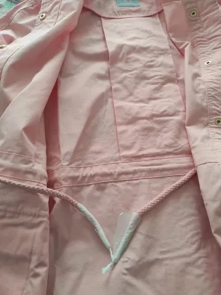 Chaqueta rosa con cordones cruzados