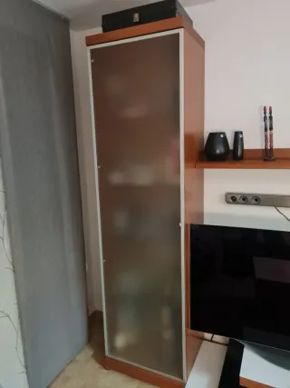 Mueble de comedor madera y cristal